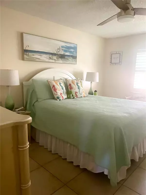 Largo, FL 33770,1100 E BAY DR #43
