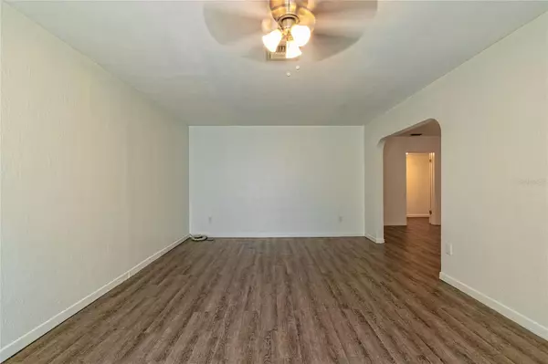 Tavares, FL 32778,423 N TEXAS AVE