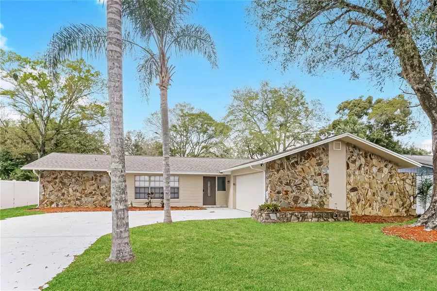 17604 MEADOWBRIDGE DR, Lutz, FL 33549