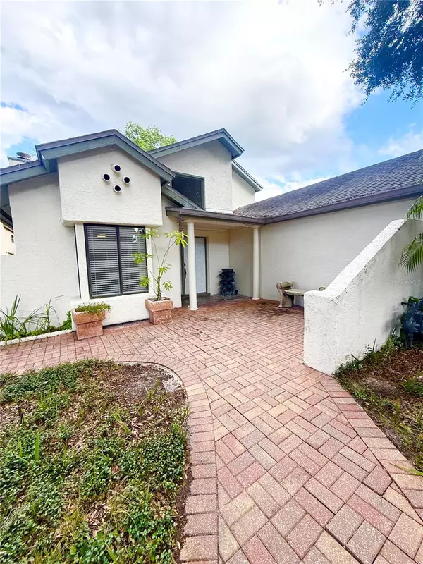 Longwood, FL 32750,621 LANDINGS PL