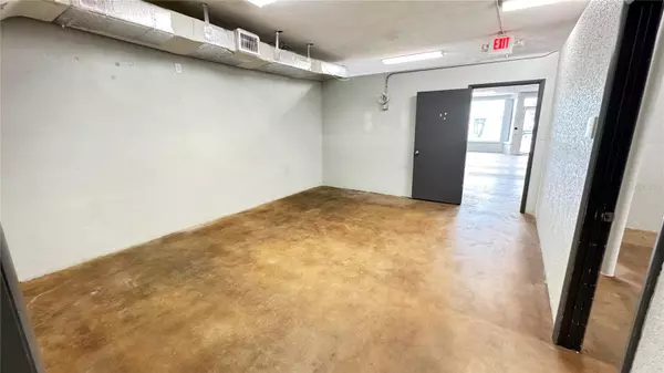 Groveland, FL 34736,132 W BROAD ST W