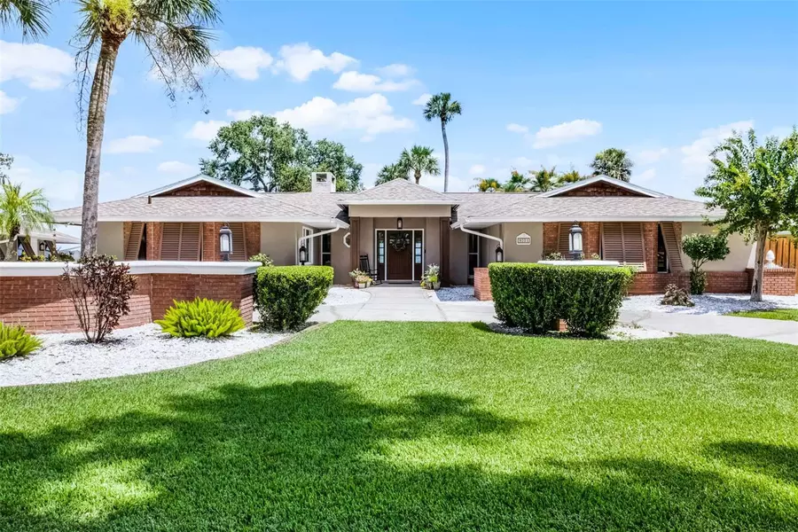 8035 LAKESIDE DR, Howey In The Hills, FL 34797