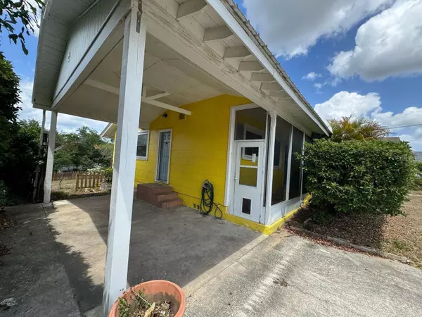 Eustis, FL 32726,825 POINSETTIA DR