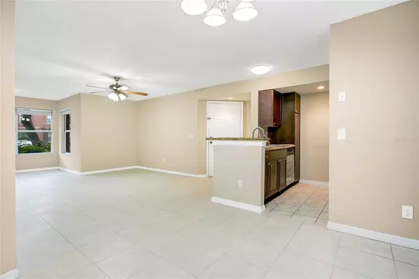 Orlando, FL 32811,5156 CONROY RD #18