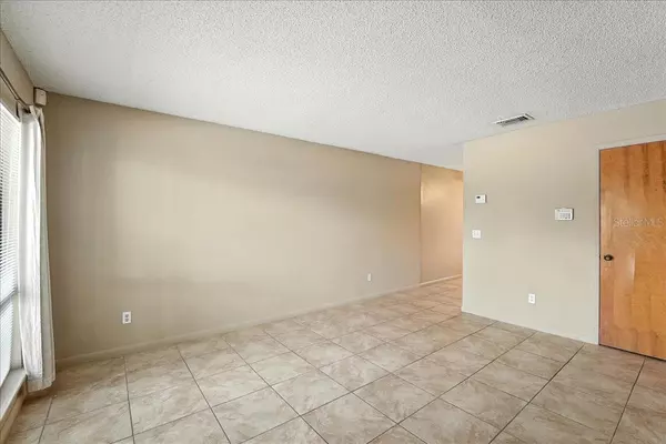 Altamonte Springs, FL 32701,752 HOWLAND LN #116