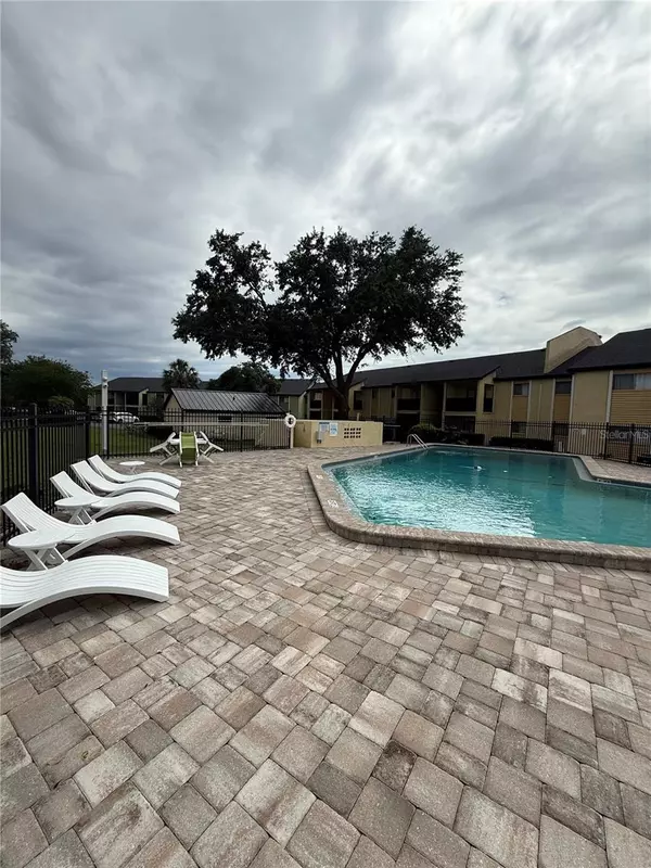910 LAKE DESTINY RD #E, Altamonte Springs, FL 32714