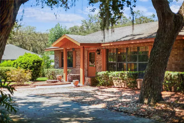 Howey In The Hills, FL 34737,1101 N VALENCIA AVE