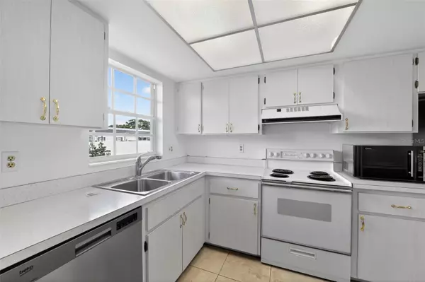 Sarasota, FL 34234,2560 GOLF COURSE DR #507