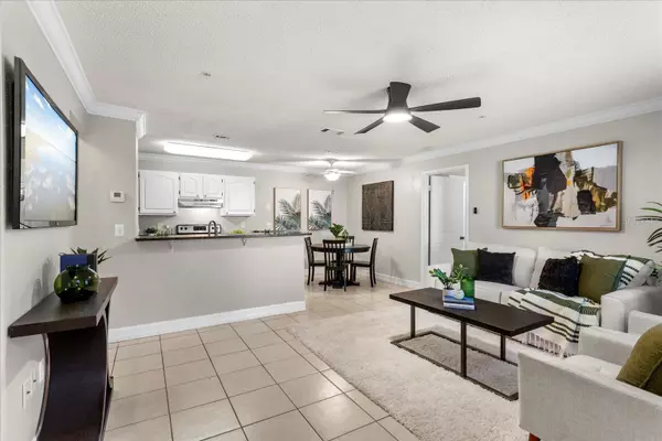 Altamonte Springs, FL 32714,976 LEEWARD PL #101