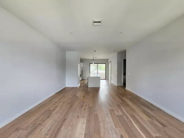 Tampa, FL 33602,532 W PLAZA PL #3