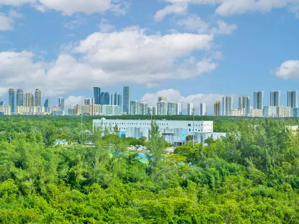 North Miami, FL 33181,15051 ROYAL OAKS LN #906