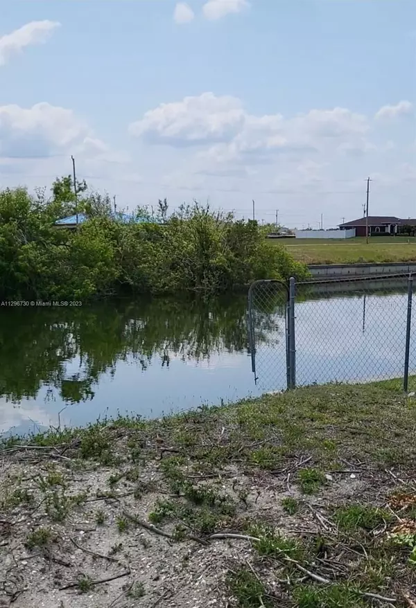 Cape Coral, FL 33909,1725 NE 5TH PL