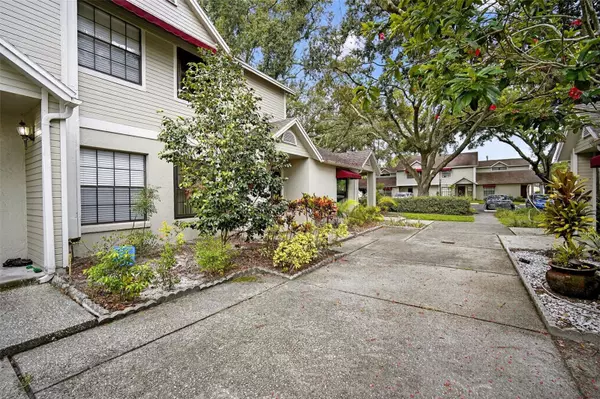 Temple Terrace, FL 33637,8411 LAURELON PL #10-3