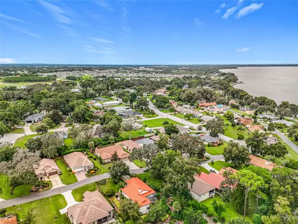 Eustis, FL 32726,8 FOREST LN