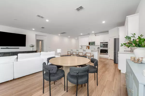 Deland, FL 32720,903 HONEY PETAL LN