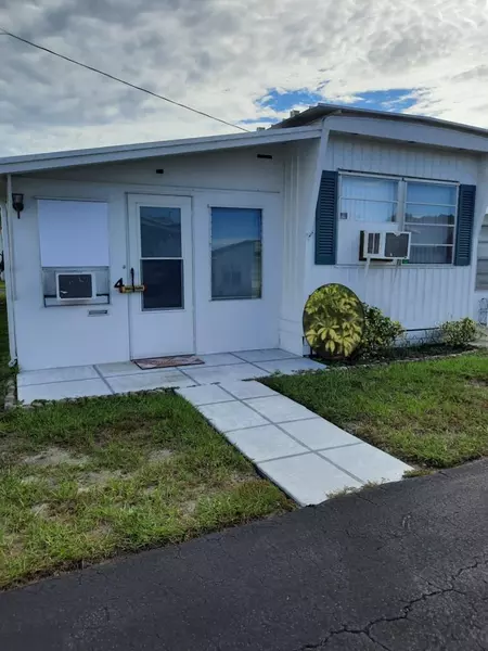 4 PALM PL, Tavares, FL 32778