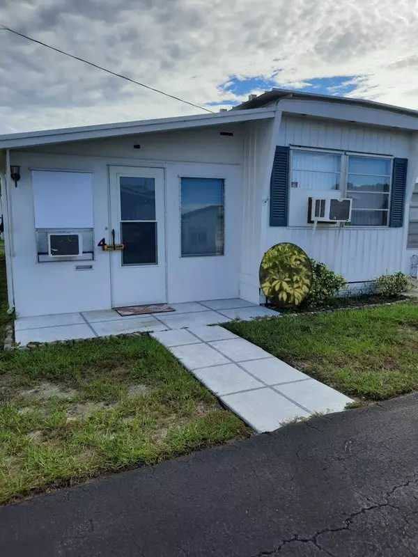 4 PALM PL, Tavares, FL 32778