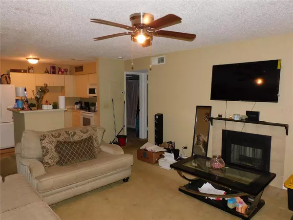 Altamonte Springs, FL 32701,345 LAKEPOINTE DR #204