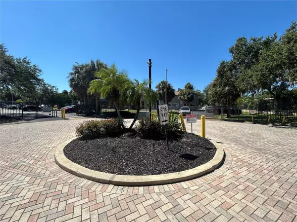 Tampa, FL 33615,6308 NEWTOWN CIR #8A3