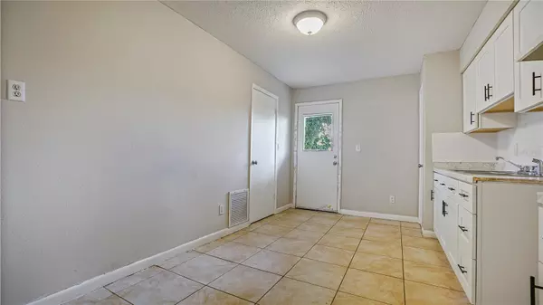 Ocala, FL 34470,6750 NE 7TH ST #1