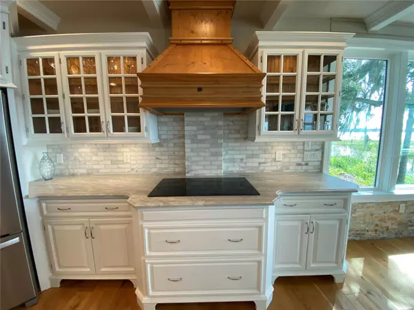 Lake Placid, FL 33852,424 LAKE MIRROR DR