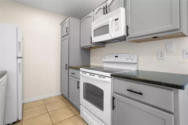 Winter Park, FL 32792,7337 CEDAR CREEK CT #75