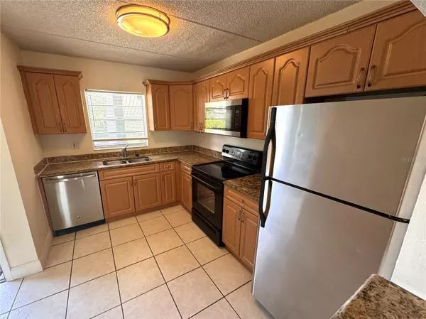 Tampa, FL 33613,2850 SOMERSET PARK DR #201