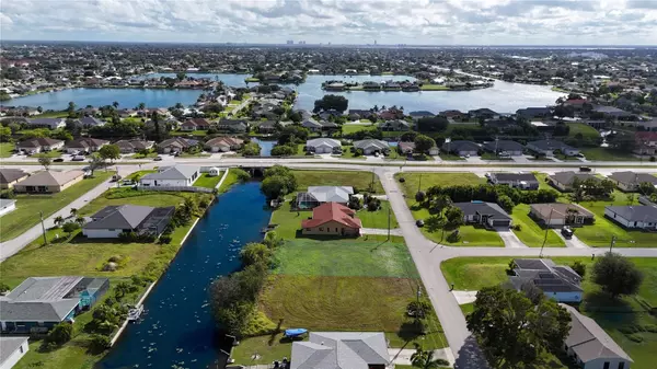 Cape Coral, FL 33990,633 SE 2ND ST