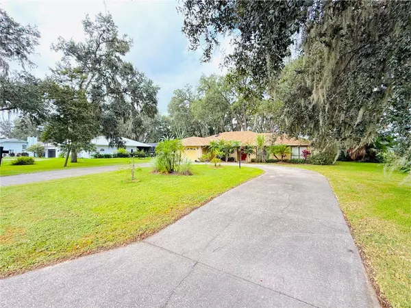Lakeland, FL 33811,5901 DEER FLAG DR
