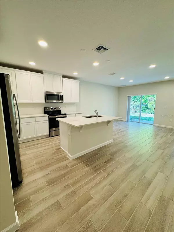 Oviedo, FL 32765,4906 LIVINGSTON LN