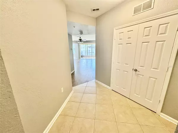 Orlando, FL 32835,6462 CANTUA LN #106