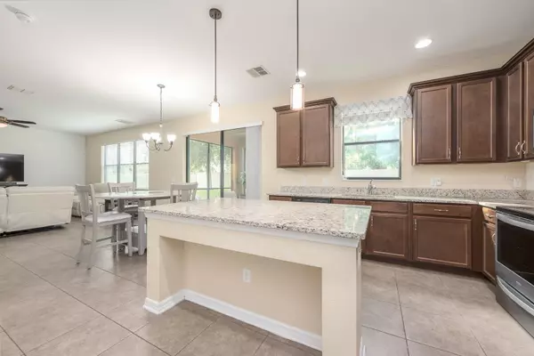 Orlando, FL 32825,9937 ARMANDO CIR