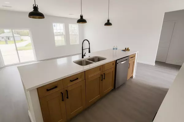 Kissimmee, FL 34759,304 BASS LN