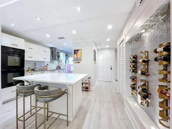 Orlando, FL 32811,5426 PINE CREEK DR #1708