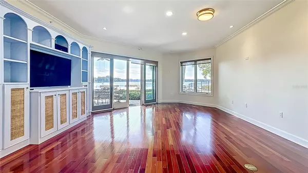 Winter Park, FL 32789,660 OSCEOLA AVE #101