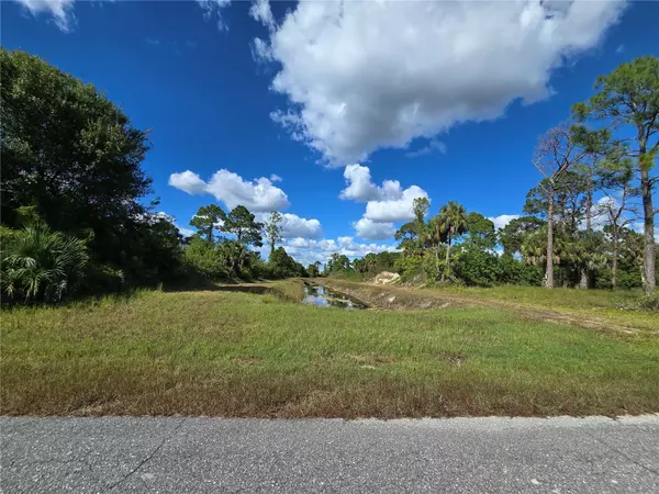 423 WILDER AVE S, Lehigh Acres, FL 33974