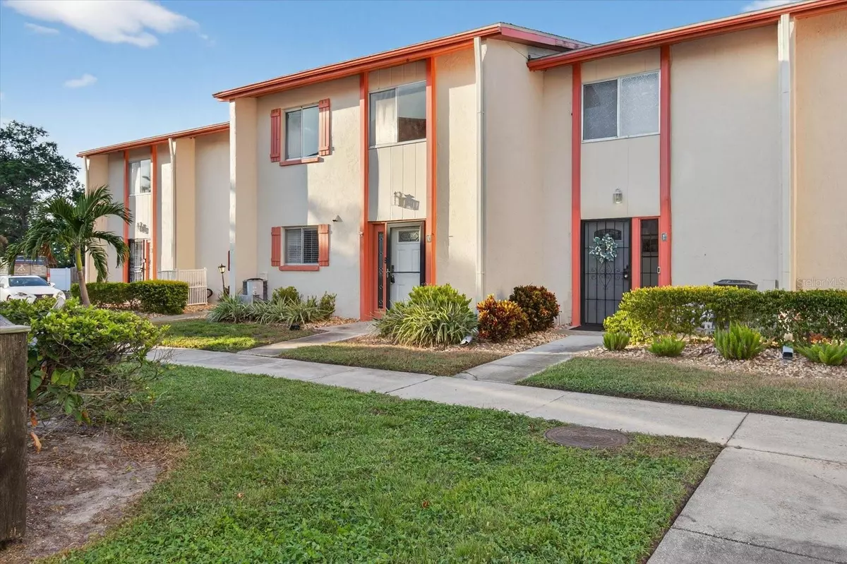 St Petersburg, FL 33712,5812 16TH LN S #3