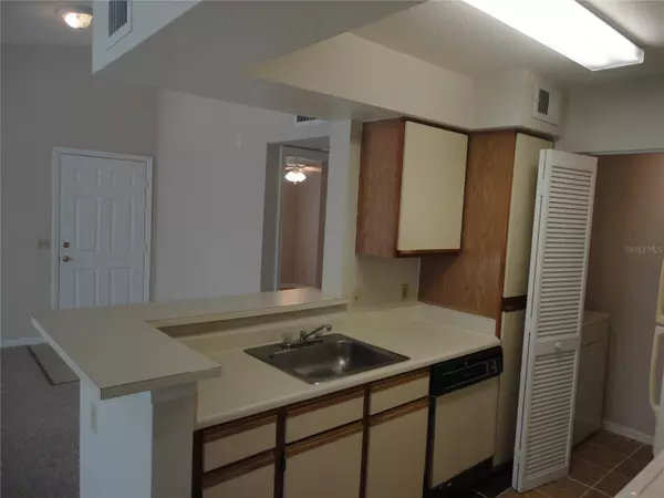 Orlando, FL 32835,1025 S HIAWASSEE RD #2221