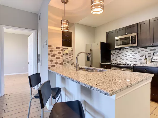 2015 RESTON RD #2214, Orlando, FL 32837