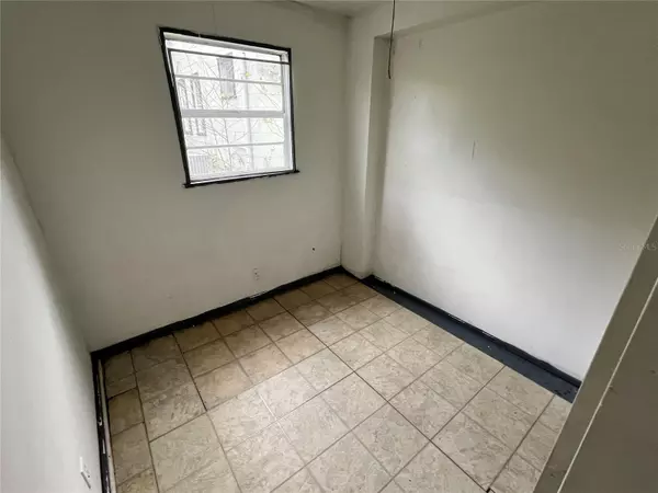 124 DAYTONA AVE #1, Holly Hill, FL 32117