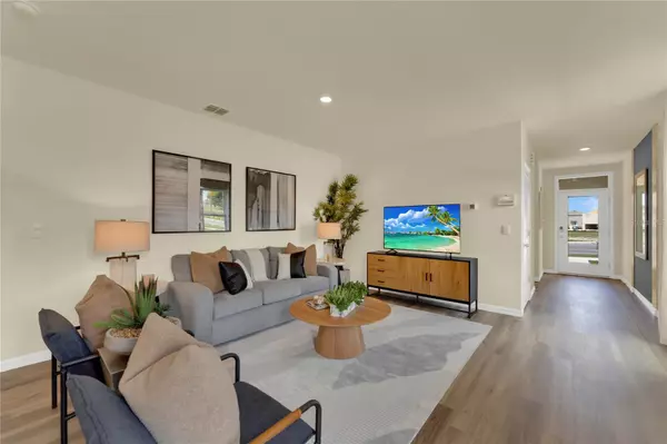 Apopka, FL 32712,5252 FLAMELEAF ST