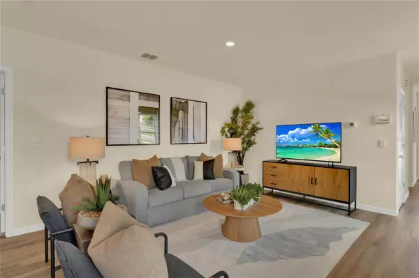 Apopka, FL 32712,5252 FLAMELEAF ST