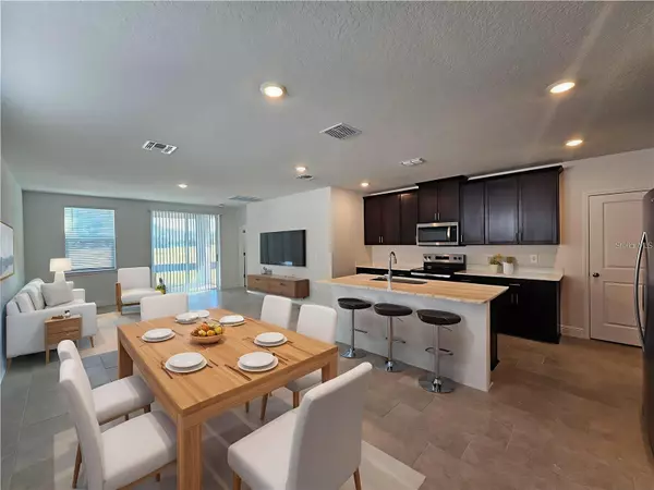 Lady Lake, FL 32159,827 SUNSHOWER DR