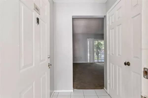 Orlando, FL 32808,3981 VERSAILLES DR #3981F