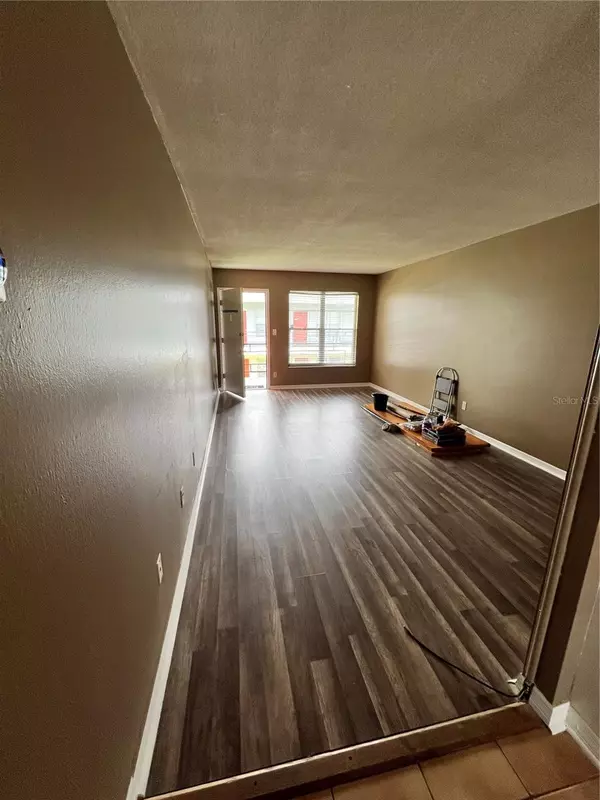 Orlando, FL 32804,4328 EDGEWATER DR #E205