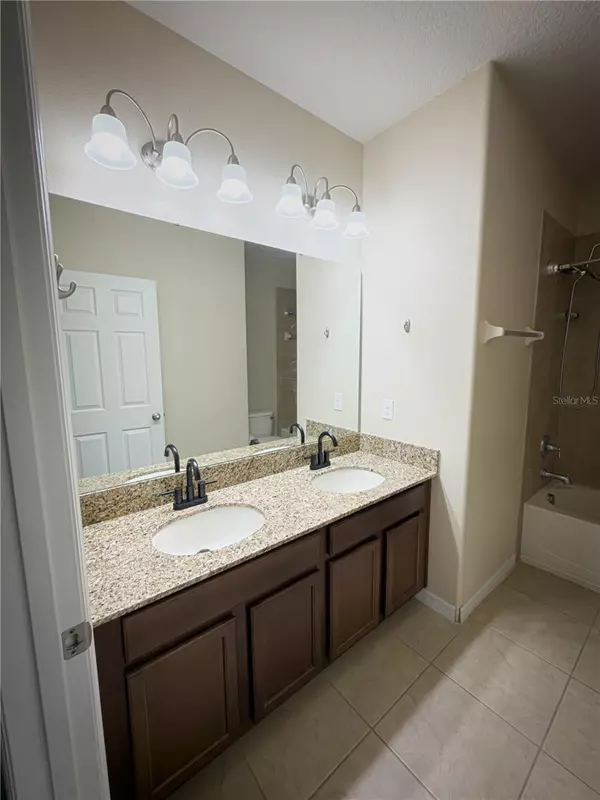 Orlando, FL 32811,5169 DOVE TREE ST