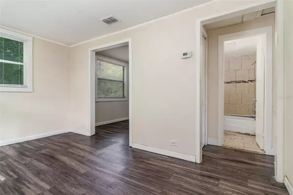 Orlando, FL 32811,5023 COLLEGE DR