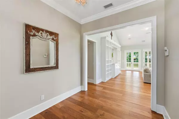 Mount Dora, FL 32757,580 W 10TH AVE