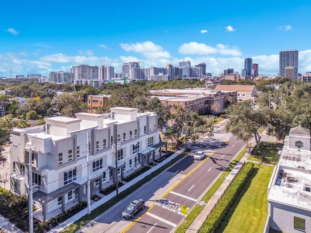 Orlando, FL 32801,1002 E ROBINSON ST