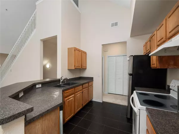 Orlando, FL 32835,5963 WESTGATE DR #1423